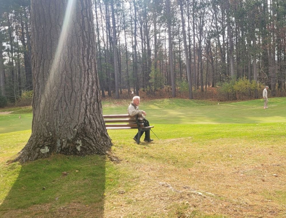 Pine_Grove_Putting_Green_Person