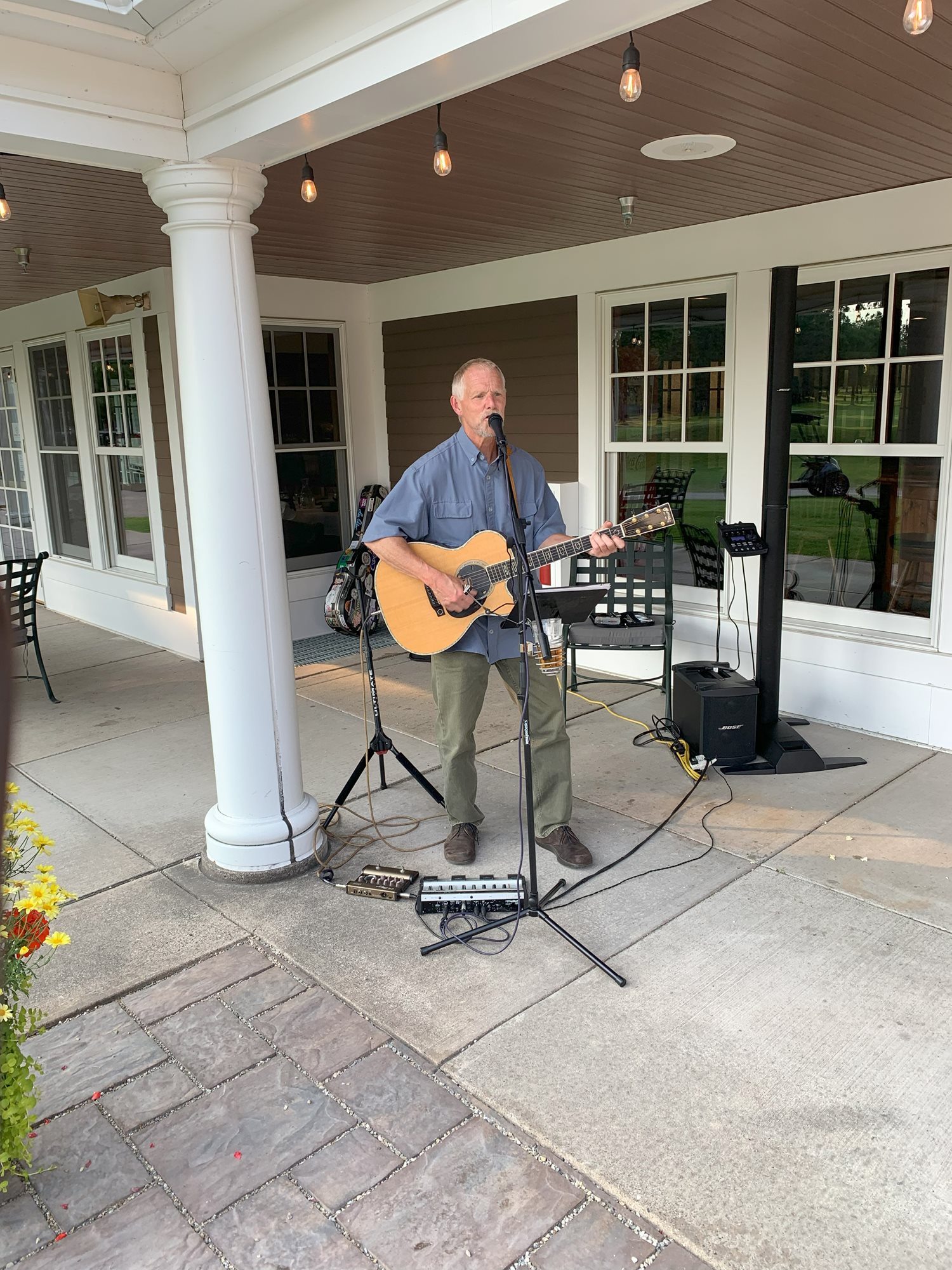 Pine_Grove_Patio_Live_Music_01_j